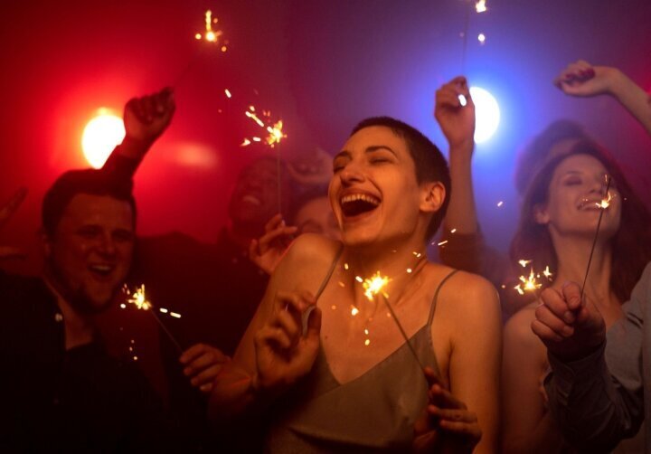 nightlife_with_people_dancing_club_1_ (beschnitten)